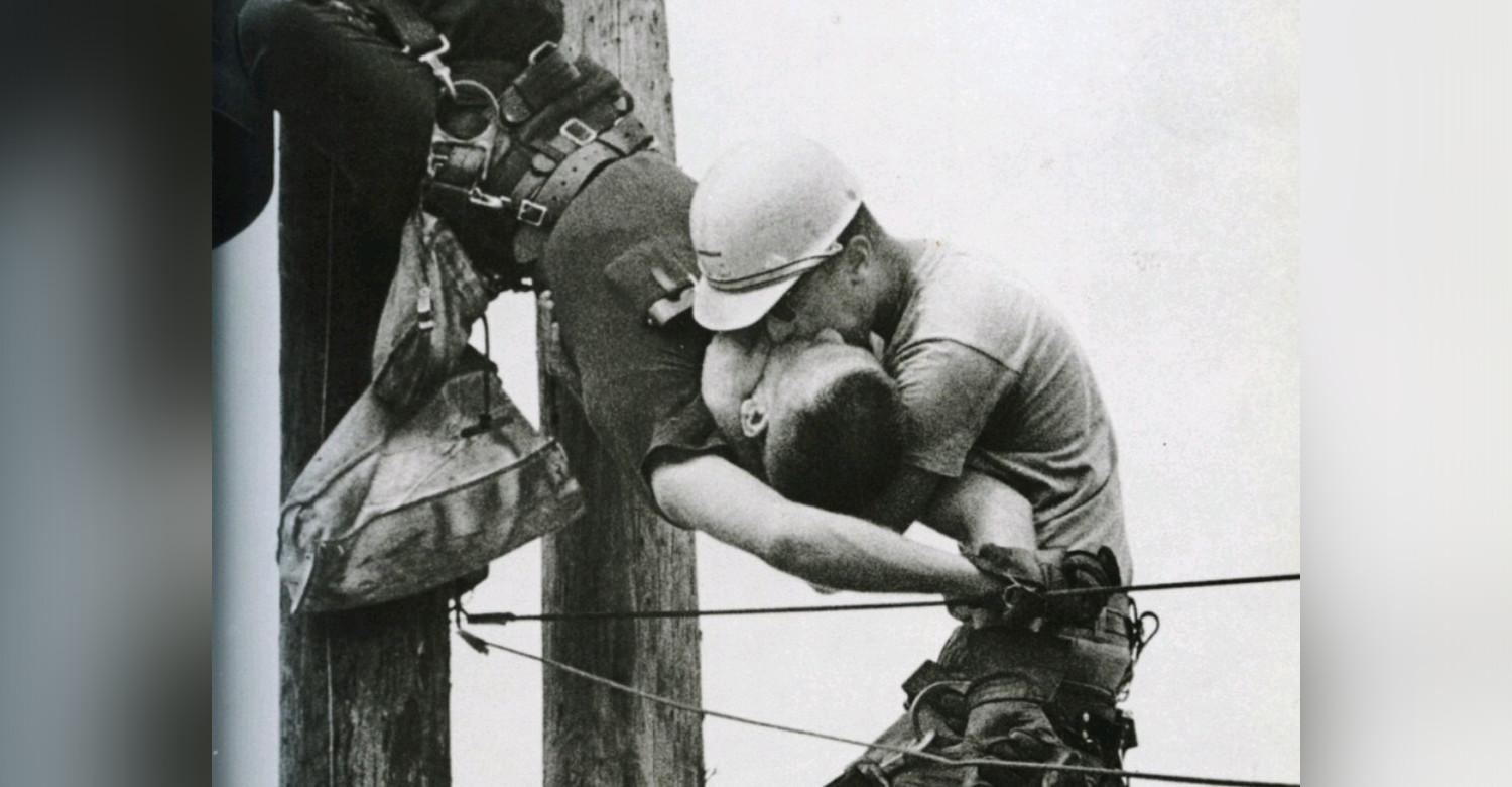 Фото поцелуй смерти 1988 история