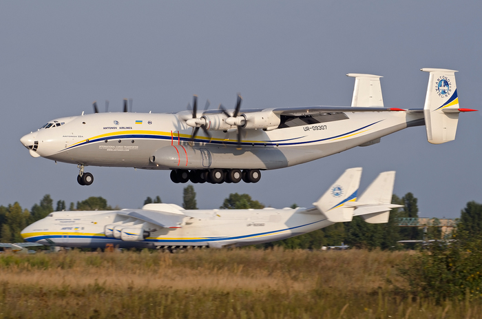 grandfather and granddaughter - Airplane, AN-22, An-225, Aviation, The photo, From the network
