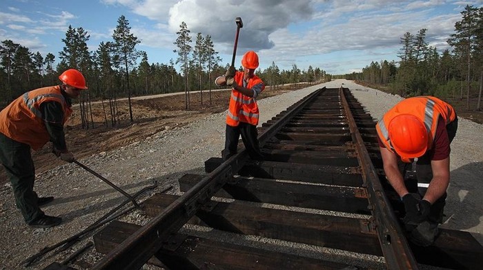 A RAILWAY WAS BUILT IN THE COTTAGE OF A RESIDENT OF KORENOVSK - Korenovsk, Russian Railways