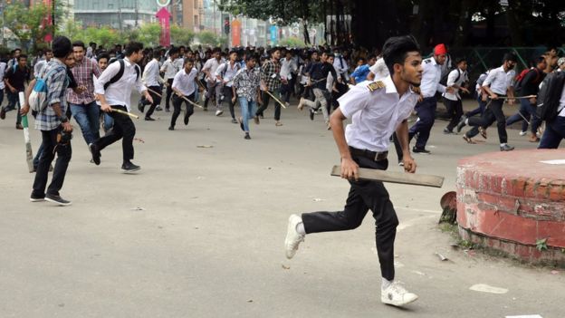 Violent protests by teens in Bangladesh over road safety following fatal crash - The photo, Bangladesh, Protest, Children, news, Beating, Road accident, Video, Longpost