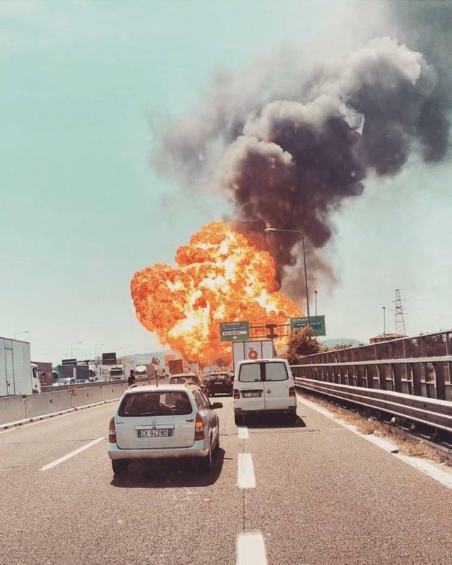 Explosion after an accident in Italy - Italy, Road accident, Explosion, GIF, Longpost