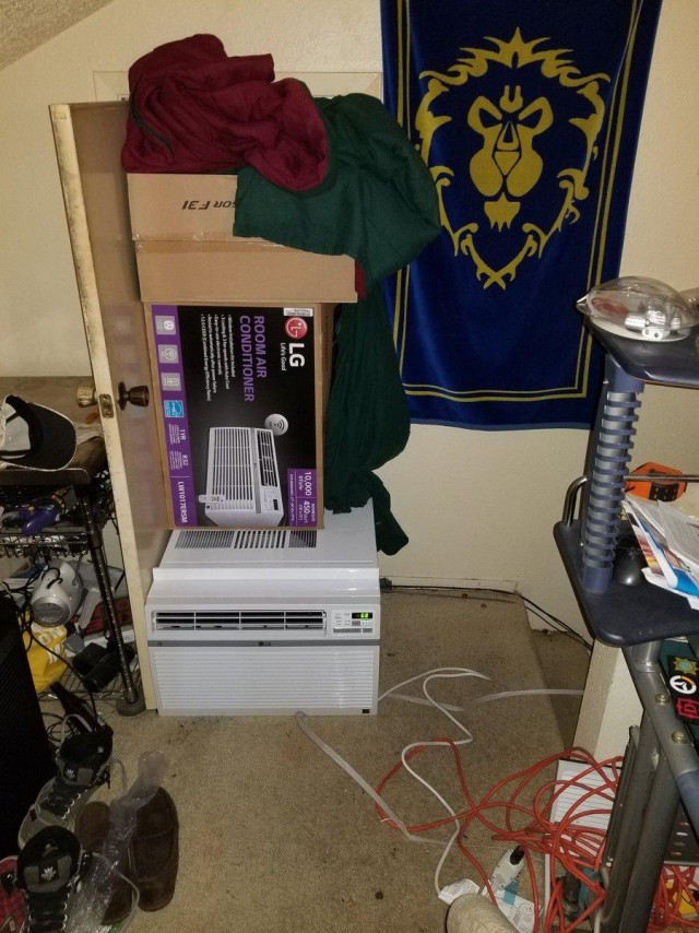 This is not a hangout for the homeless, but the room of a World of Warcraft gamer-streamer - Games, Online Games, Streamers, World of warcraft, Passing, Cleaning, Trash heap, Longpost, Gamers