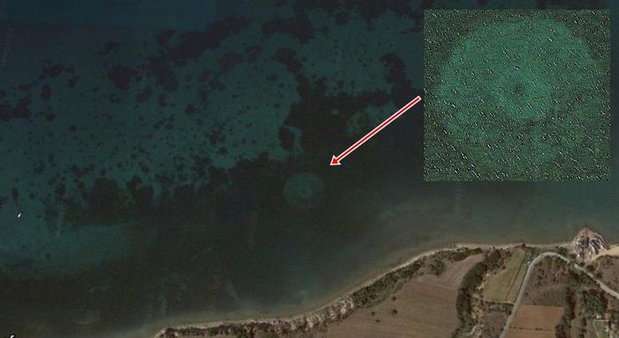 Google Map users have discovered an unusual object off the coast of Greece - Greece, Cards, Google maps