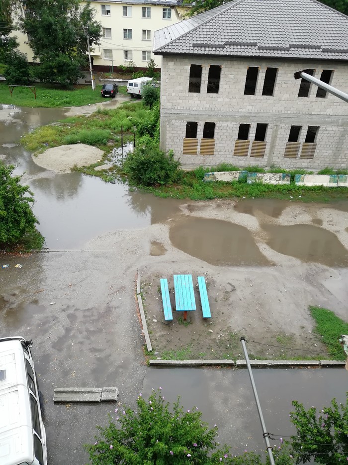 Ready to swim. - My, Rain, Summer, The street, Puddle, The photo