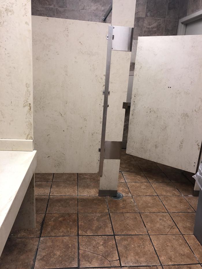 After entering the toilet in the supermarket, I felt very disgusted because of the stains of dirt that were everywhere... - The photo, Toilet, Supermarket, Dirt, It seemed, Design, Reddit