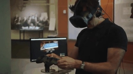  '   VR