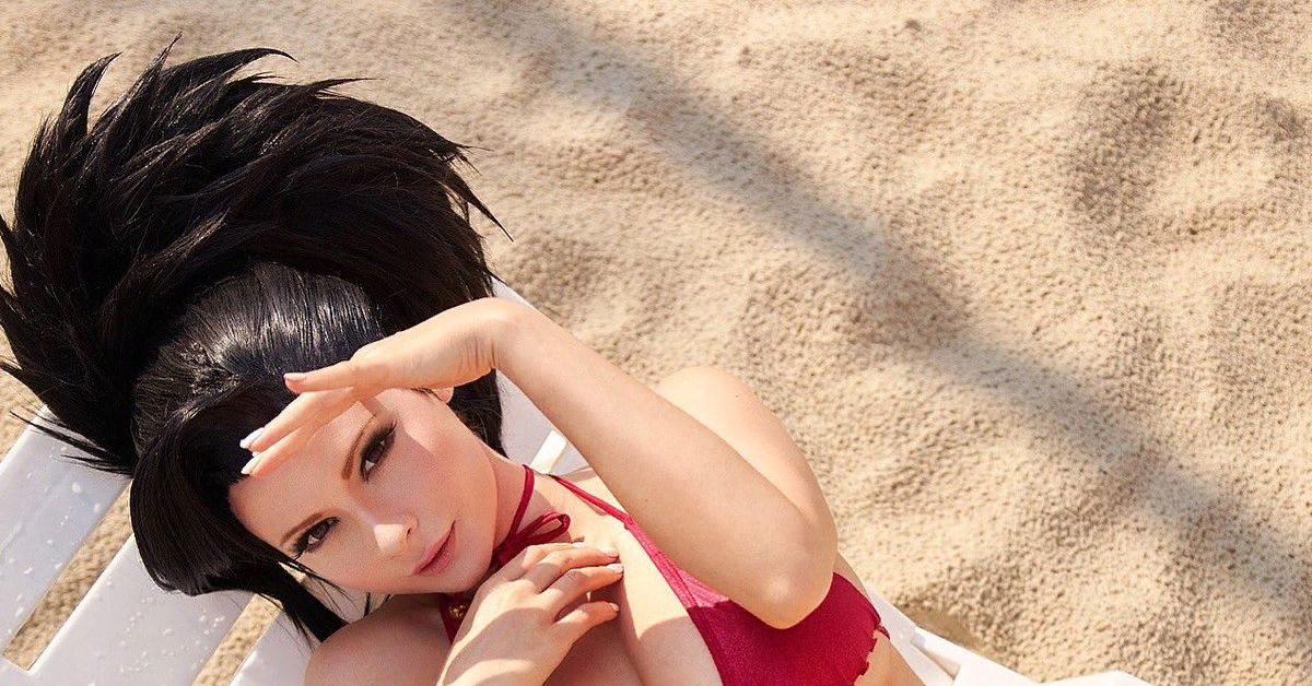 Momo Yaoyorozu Cosplay