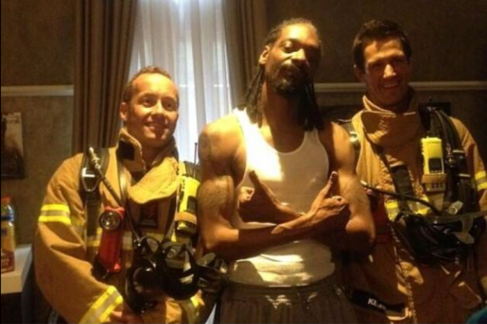 The administration of the hotel where Snoop Dogg was staying called firefighters due to heavy smoke in the room. - Snoop dogg, Firefighters, Gee