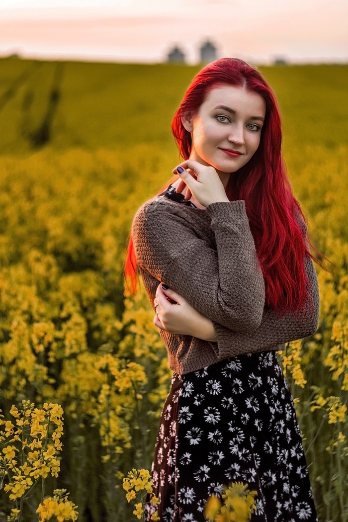 Field, Helios, red hair and a piece of the city. - My, The photo, Helios, Field, Sunset, Girls, Town, Canon, The sun, Longpost