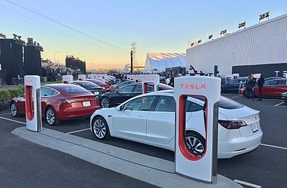 Клиент получил Tesla Model 3 с разными дверными картами - Брак, Машина, Tesla model 3, Tesla, Илон Маск