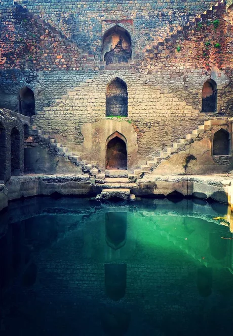 Заброшенная лестница в Индии