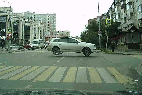 Made it to the green. Flying over an intersection. - Yekaterinburg, Racers, Over speed, Crossroads, Video