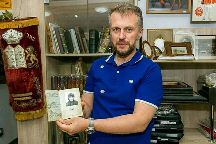 A businessman from St. Petersburg, who issued the first passport of Viktor Tsoi for 2.5 million: I have three children, I need money! - Viktor Tsoi, The passport, Interesting, Rock, the USSR, news, Auction, Sale, Longpost