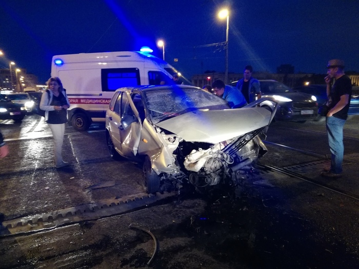 В Петербурге три автомобиля врезались во внезапно поднявшийся пролет моста - Санкт-Петербург, Разводные мосты, Происшествие, Авария, ДТП, Длиннопост, Новости