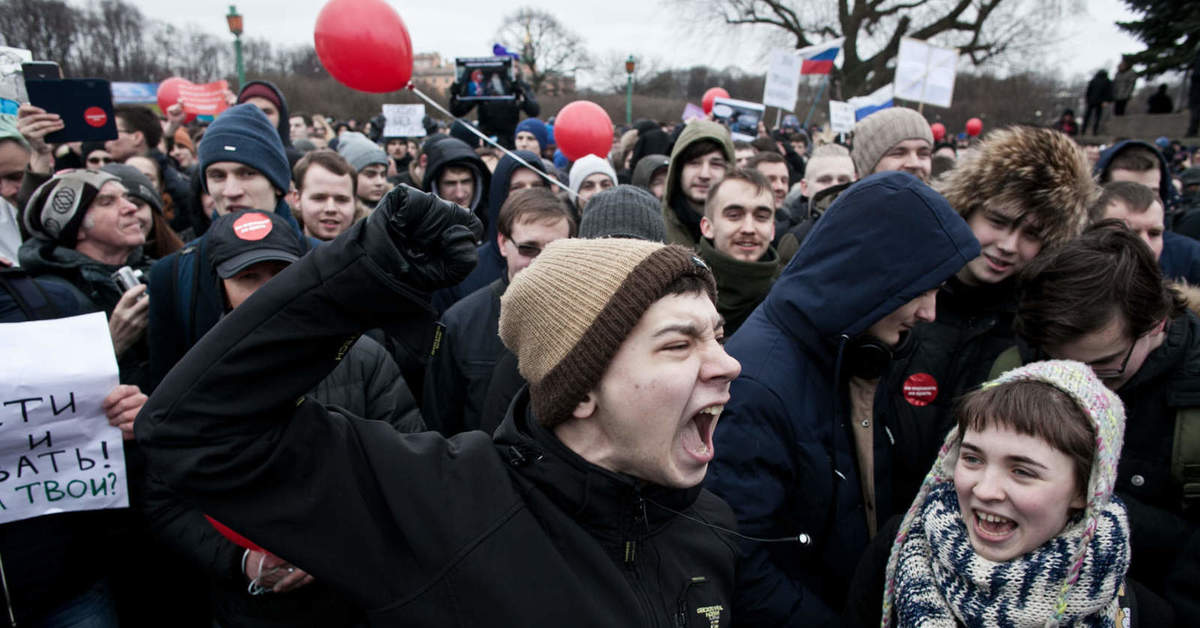 Толпа уродов. Дети на митинге. Школьники на митинге. Митинг кричит. Дети на митинге Навального.