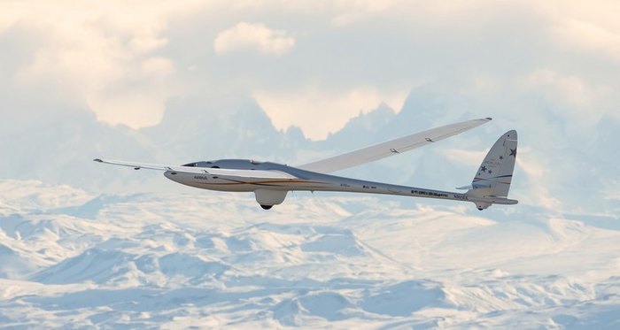 Stratospheric glider breaks altitude record - Popular mechanics, Aviation, Record, Glider, , Airbus, Video, English language