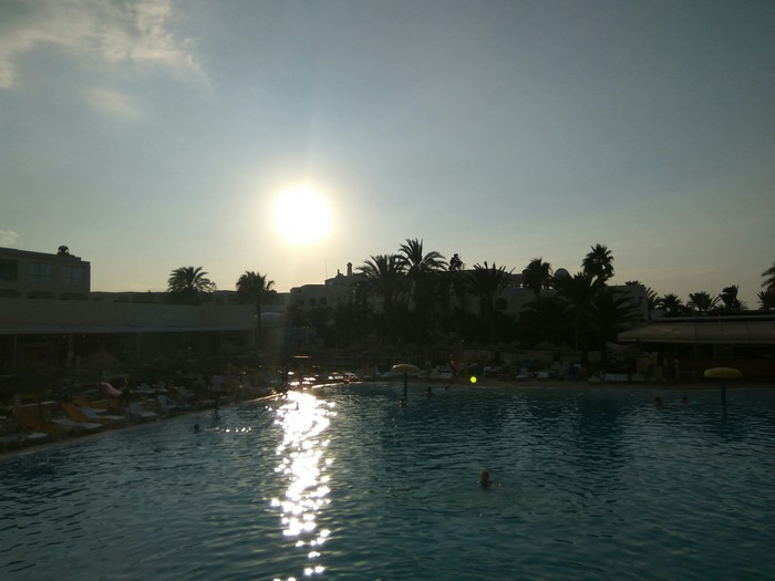 Почему люди ходят на отдыхе в трусах и считают это нормальным?