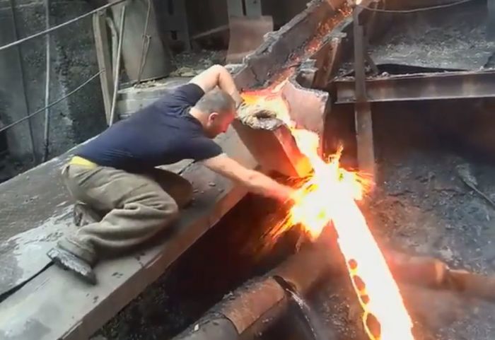 Immortal Russian spoke about the tradition of sticking one's hand into molten metal - Humor, , Steelmaker, Video