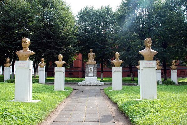 Help the Hero of the Soviet Union. - My, The hero of the USSR, Gusev, Gumbinnen, Monument, Pedestal, Longpost