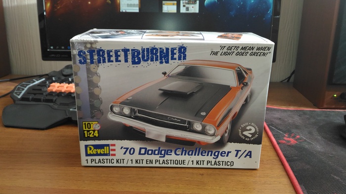     ,  2.    . , , Revell,  , Dodge Challenger,  