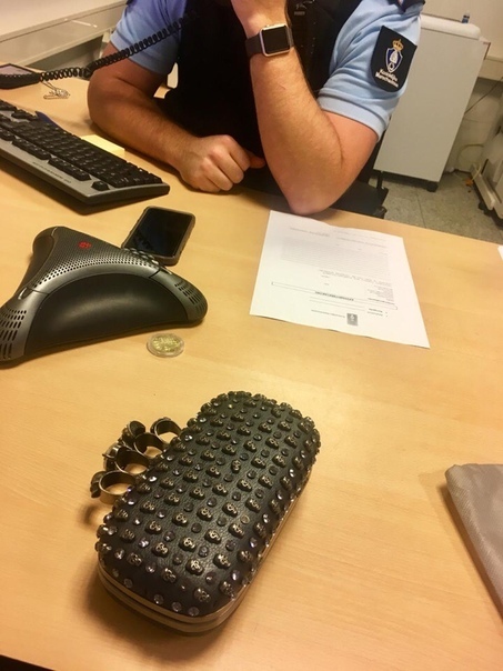 Клатч-холодное оружие