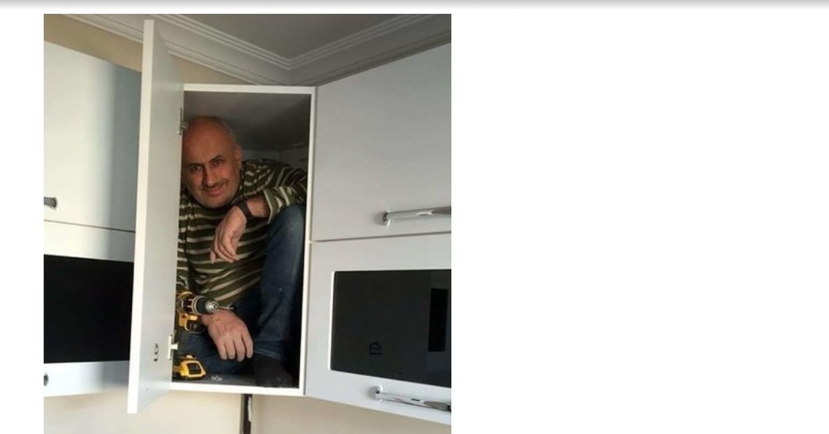 Ребенок прячется в шкафу. Ребенок спрятался в шкафу. Кадр из шкафа. Он в шкафу прячется. Прятки в шкафу.