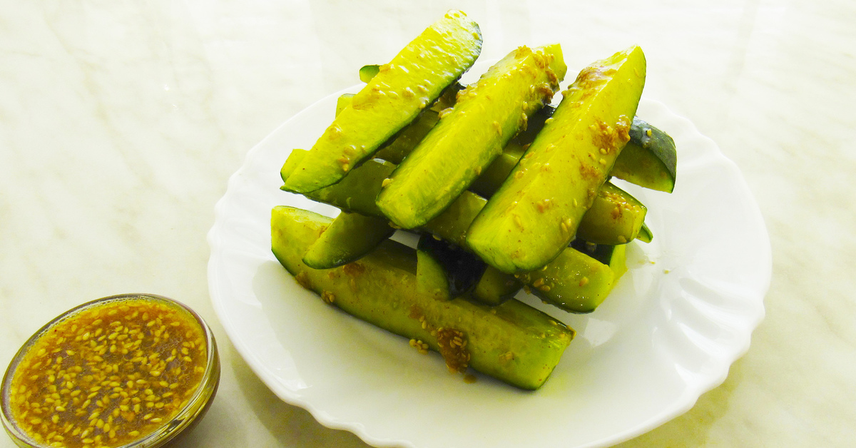 Огурцы закуска. Закуска из огурцов. Пикантные закуски. Огуречная закуска. Закуска из свежих огурцов.