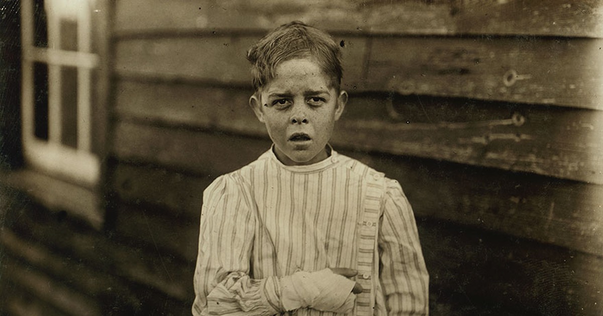 98 лет назад. Льюис Викес Хайн. Льюис Хайн детский труд. Льюис Хайн фотограф труд детей. Льюис Хайн мальчик.