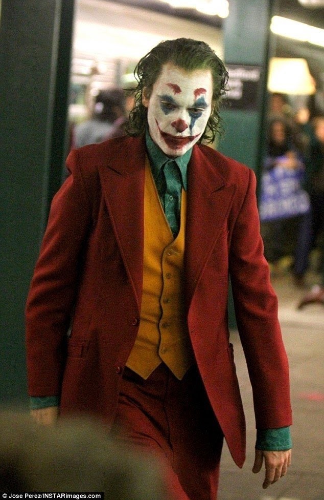 Joaquin Phoenix as the Joker. - Joaquin Phoenix, Joker, Clown, Actors and actresses, Image, Dc comics, Photos from filming, Longpost