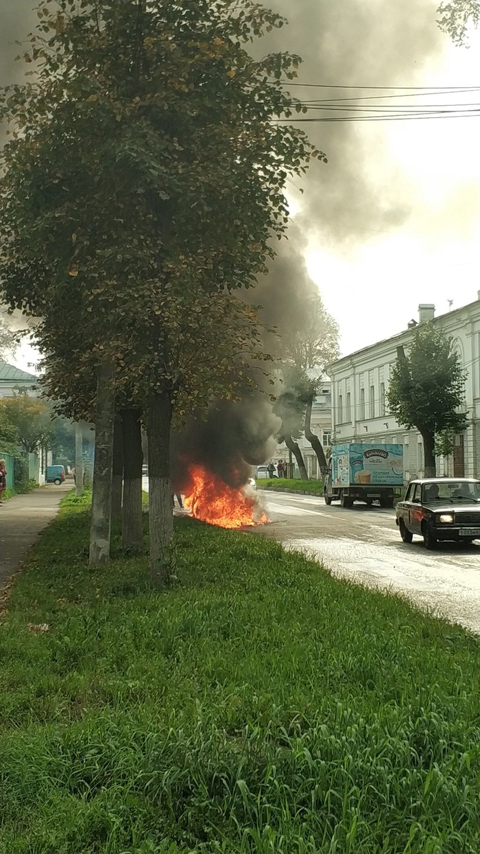 А у нас из окна.. - Машина, Длиннопост, Кострома, Горит, Пожар, Моё