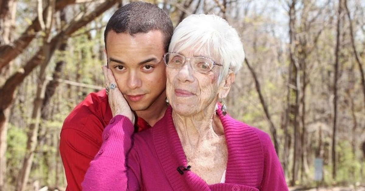 Пожилая женщина любит молодую. Кайл Джонс и 91-летняя Марджори маккул. 31-Летний Кайл Джонс и 91-летняя Марджори маккул. Kyle Jones Marjorie MCCOOL. Необычные пары.