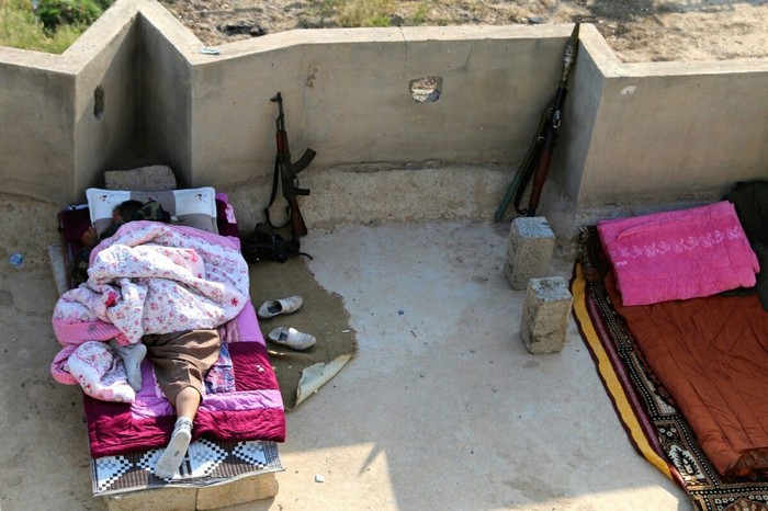 - Вставай, у нас атака на Мосул!- Мне ко второй.