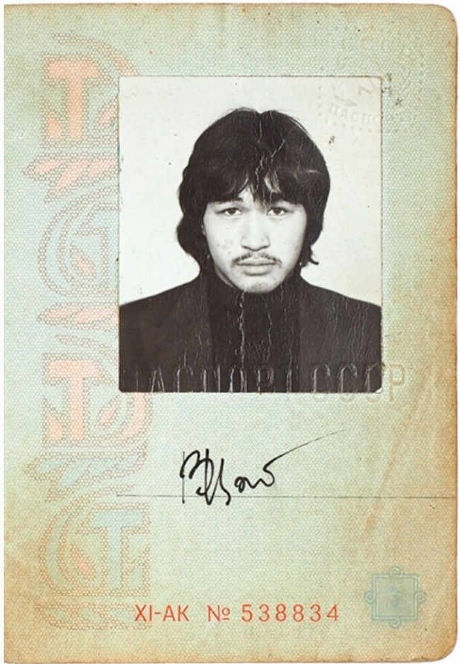 Choi - The passport, Viktor Tsoi, Alive