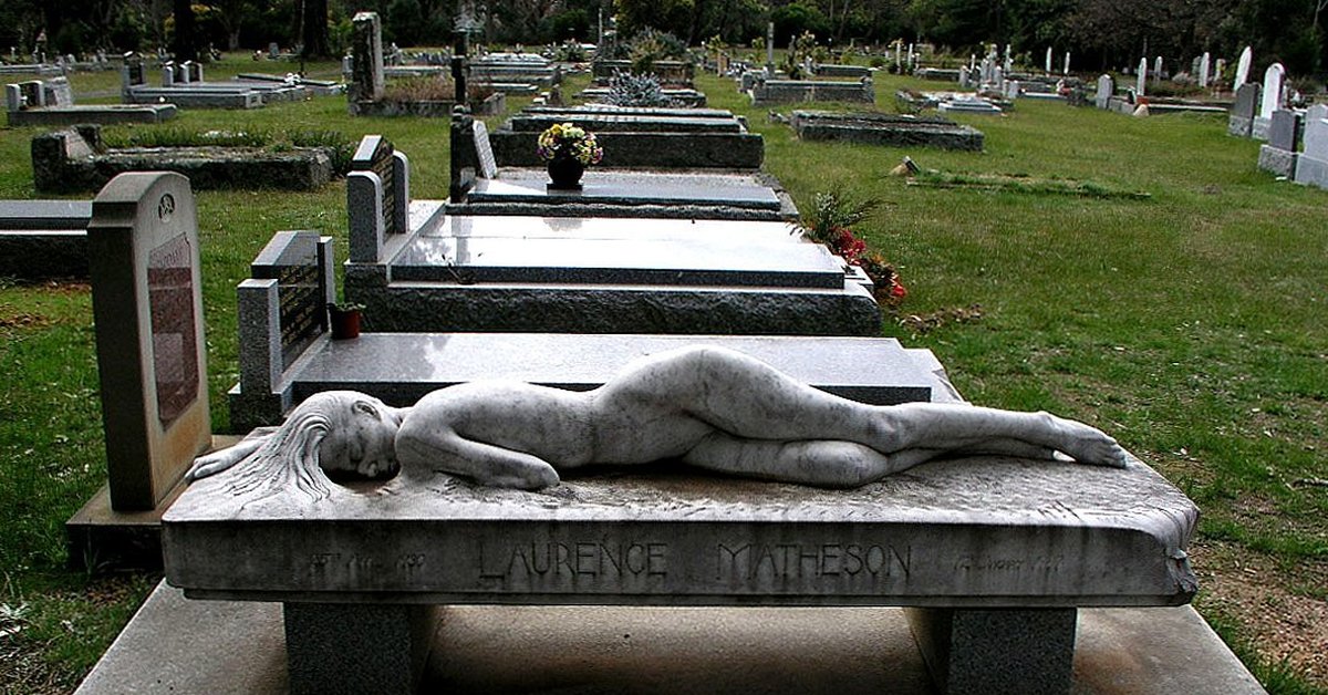 Кладбище во сне для женщины и могилы
