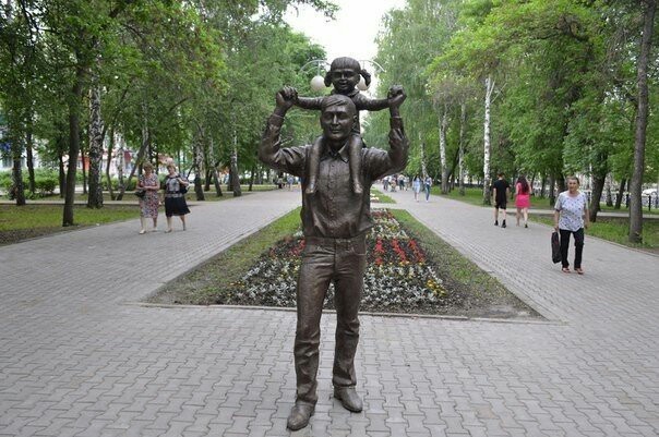 Monument to father. City of Sterlitamak, Bashkortostan. - Father, Monument, Dad, Sterlitamak, Bashkortostan, The photo, Parents, Russia