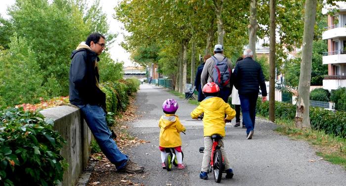 Autumn soon... - My, Autumn, Children, A bike, Embankment