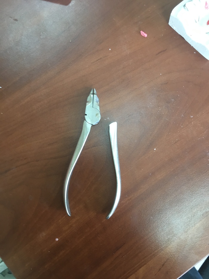 When the teacher gave his tongs to bite off part of the overlay, but somehow it didn’t work out ... - My, Studies, Stupidity, Fail, Dentistry, Tools