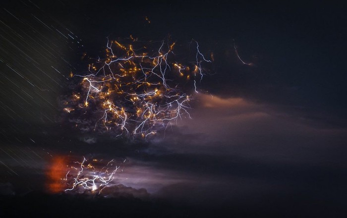 Terrifying photos of a dirty thunderstorm over volcanoes - Thunderstorm, Volcano, Nature