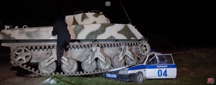 Sherman tank crushes the police - My, Tanks, Police car, Hitting, Garage 54