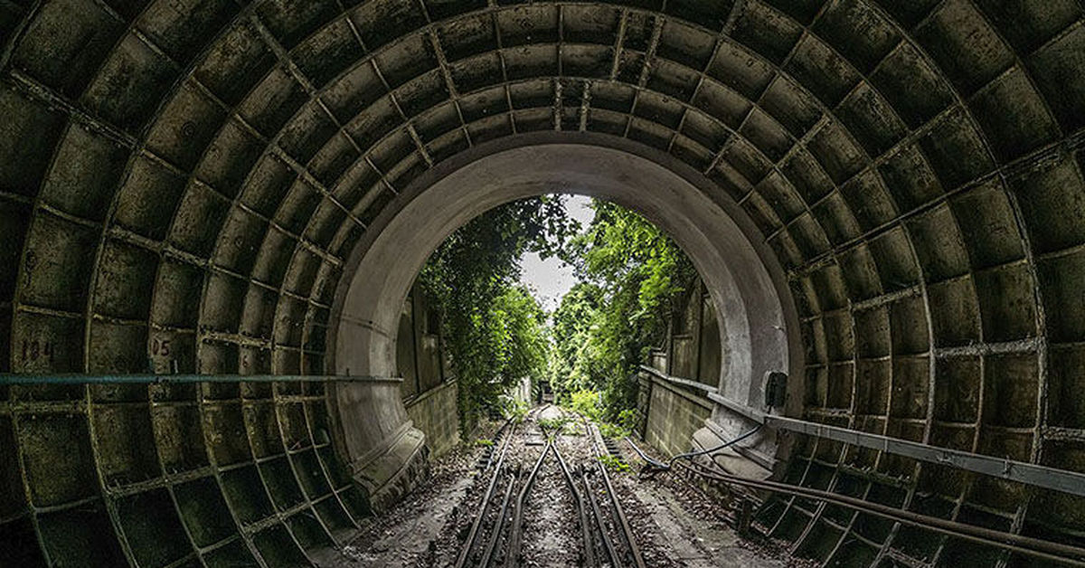 Объект прошедший. Сочи санаторий Орджоникидзе заброшенный метро. Санаторий Орджоникидзе Сочи заброшенный фуникулер. Орджоникидзе санаторий Сочи метро тоннель. Заброшка Сочи тоннель.