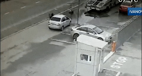 Не стоит парковаться в слепой зоне автовоза Авария, Парковка, Гифка