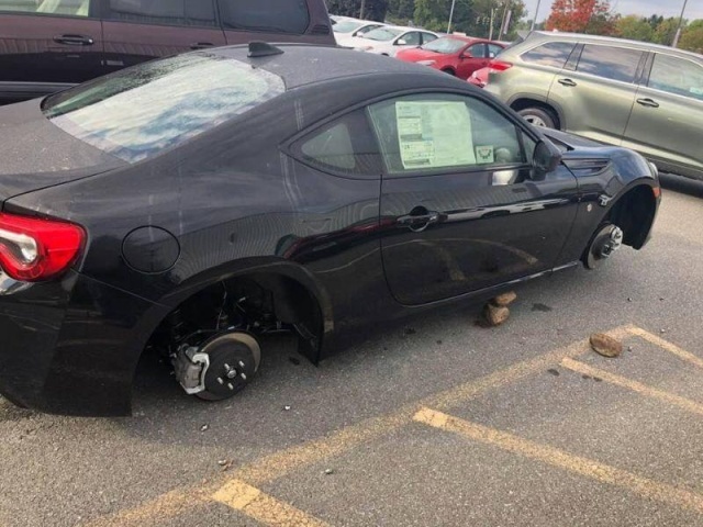 The thieves removed the wheels in the parking lot of the dealership - Wheels, Parking, Theft, Longpost