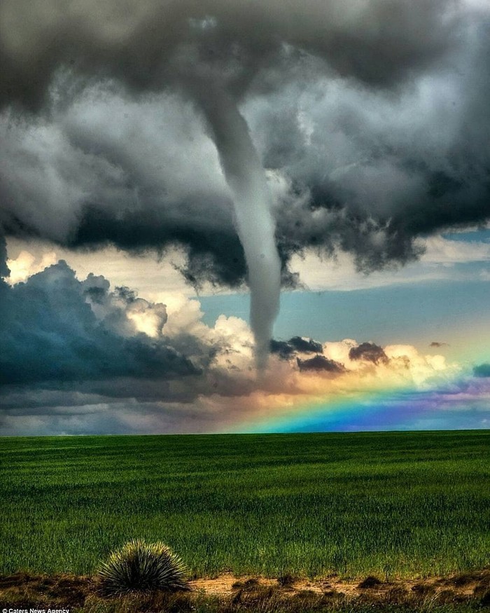 Rainbow and swirl. - Rainbow, Images, The photo, Vortex, Tornado