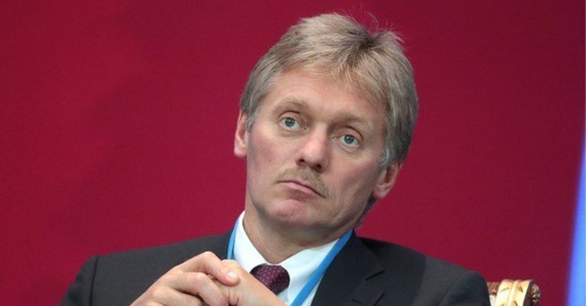 Удивленный песков. Музыка пескова. Музыка пескова. Музыка пескова. Песков в синей шапке.