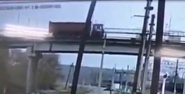 Is a truck to blame for the collapse of the viaduct in the Amur Svobodny? - Liberty, Longpost, Video, railway bridge, Collapse, Bridge, Road accident