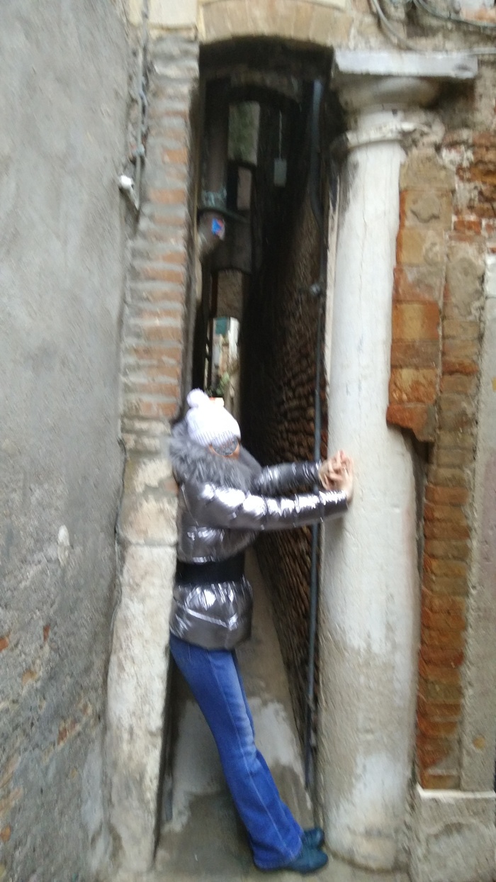 The narrowest street in Venice! - My, Venice, The street