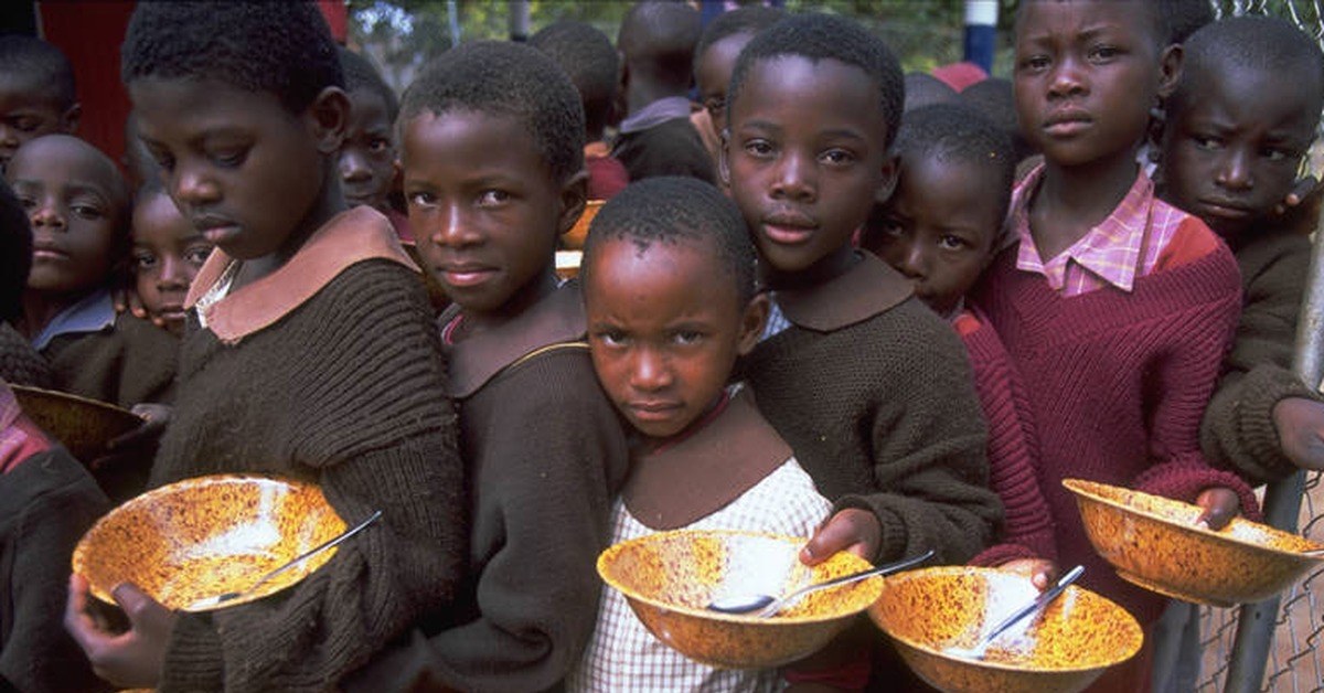 Отношения с голодом. Голодающие африканские дети. Африканские дети Голодные.