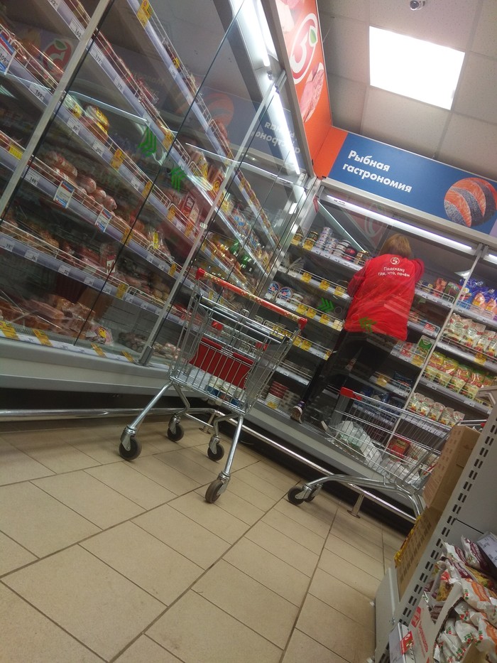 How food is laid out on the upper shelves in Pyaterochka - Longpost, Saransk, Unsanitary conditions, Supermarket, Score, , Five kills, Pyaterochka, My