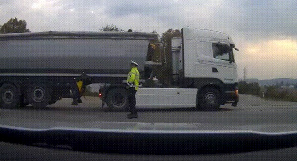 Ловлю, ловлю! ДТП, Чехия, Мото, Мотоциклист, Полиция, Кто то попал, Наркоманы, Гифка