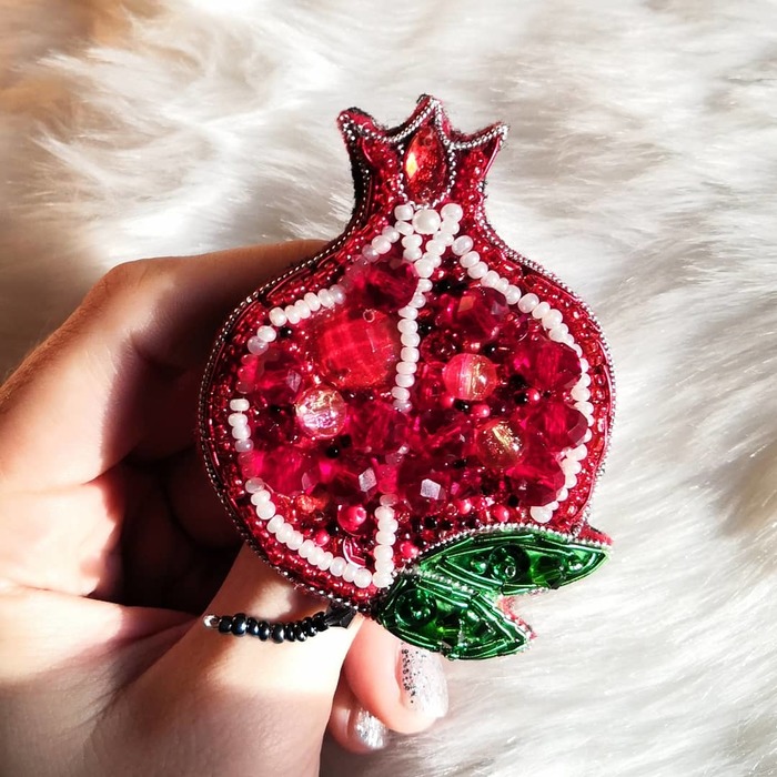 My hobby. Beaded brooch Pomegranate - My, Brooch, Needlework without process, Grenades, Beads, Handmade, Hand grenade